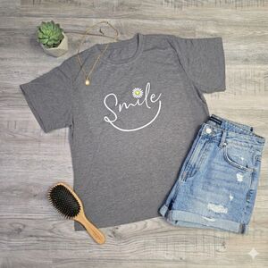 NWOT Ladies Smile Daisy Graphic Tee XXL Gray Floral Positivity T-Shirt